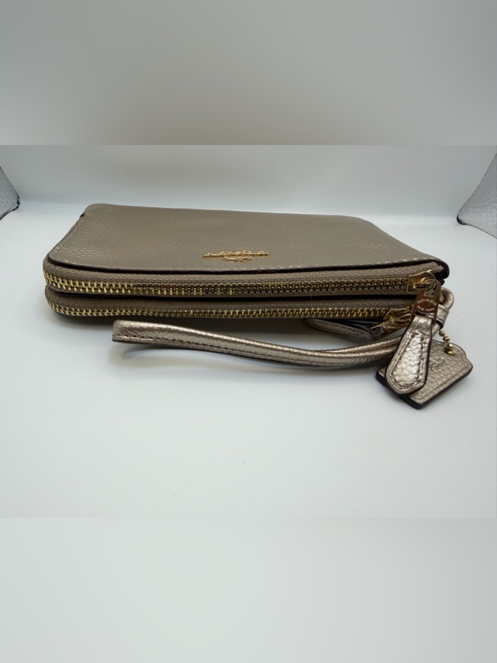Coach Metallic Gold Pebbled Leather Double Zip Wristlet Pouch Wallet Clutch GUC - Picture 9 of 12